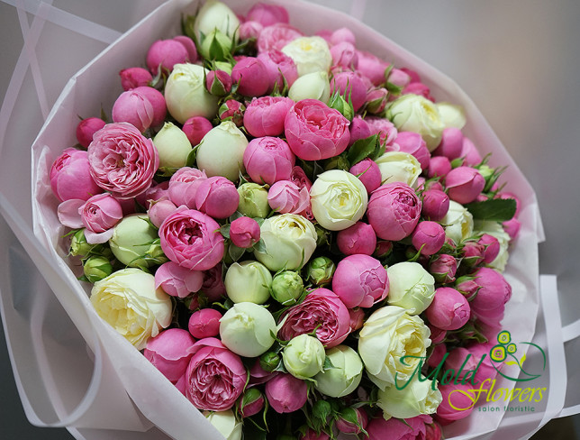 Букет из розовых и зеленых роз "Нежность" Фото